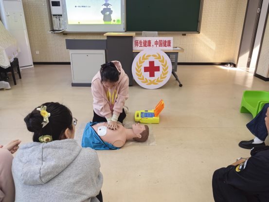 南京市上秦淮小学教职工红十字救护员培训24.11 (2)