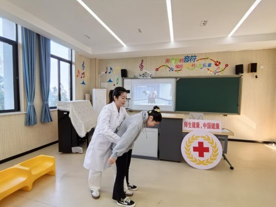 南京市上秦淮小学教职工红十字救护员培训24.11 (7)