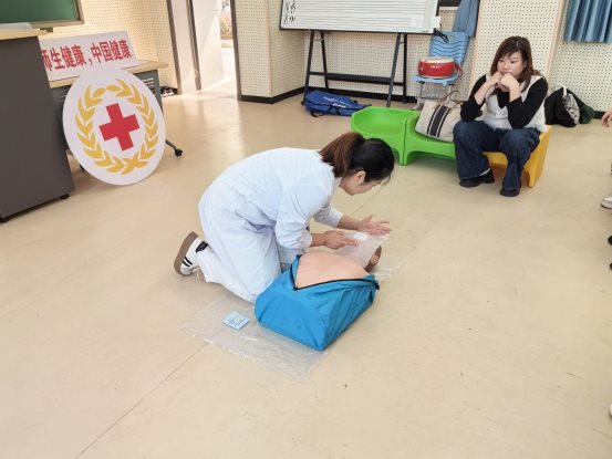 南京市上秦淮小学教职工红十字救护员培训24.11 (5)
