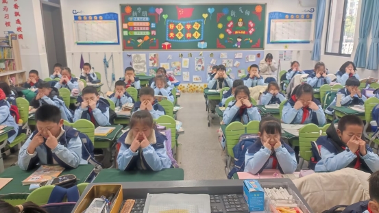 眼保健操比赛 (4)